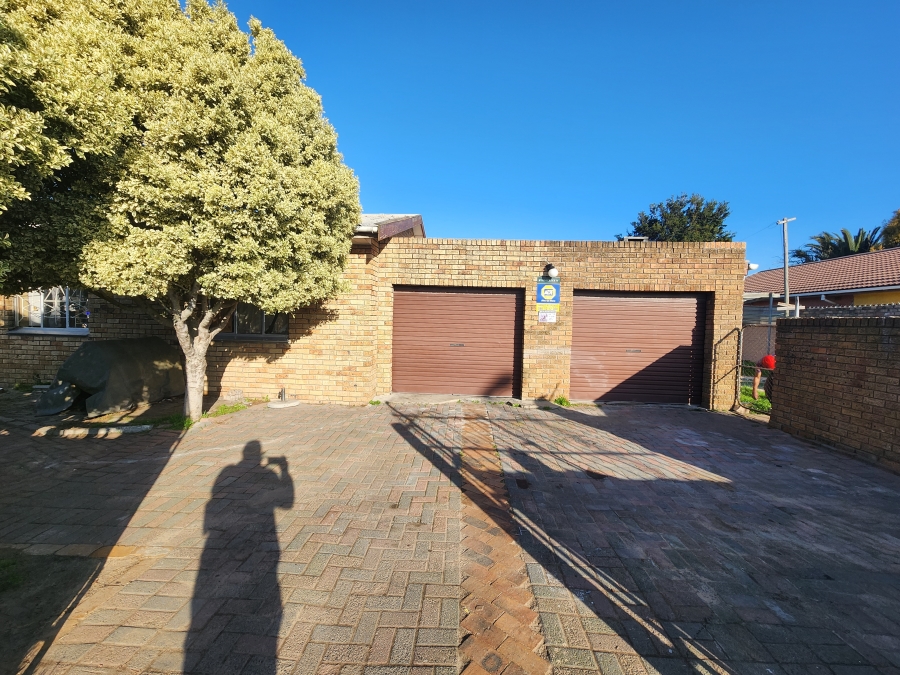 3 Bedroom Property for Sale in Devon Park Western Cape